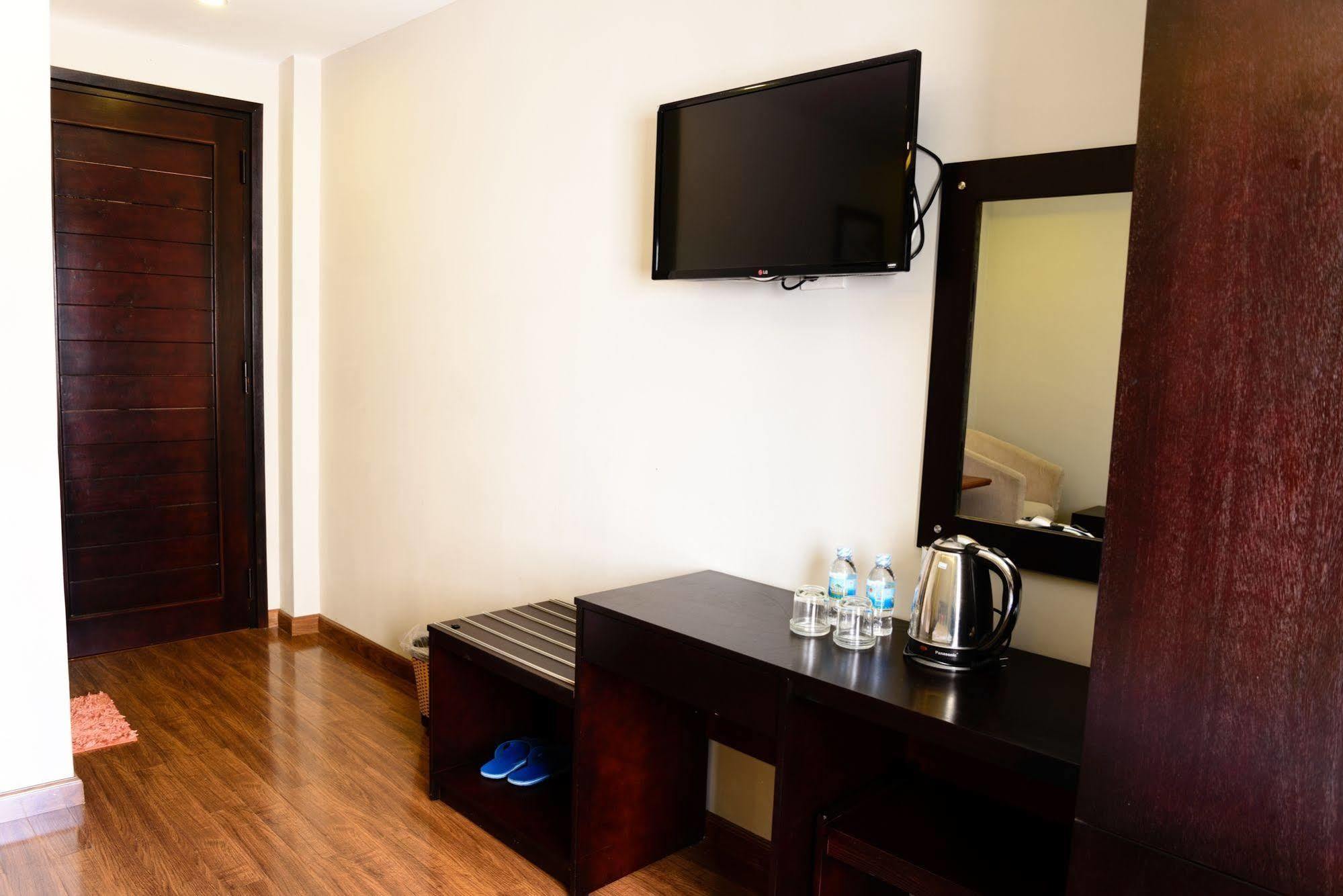 Cosmos Hotel Nha Trang By Ht Bagian luar foto