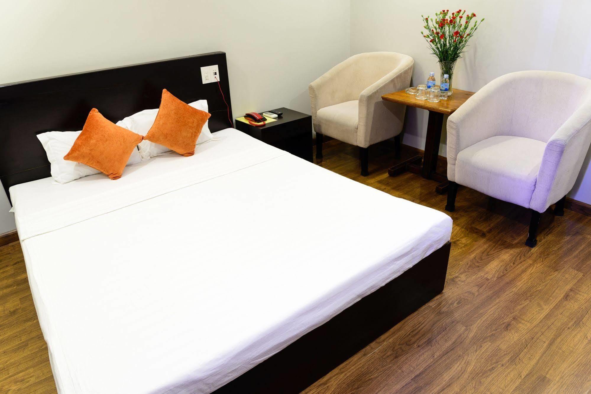 Cosmos Hotel Nha Trang By Ht Bagian luar foto