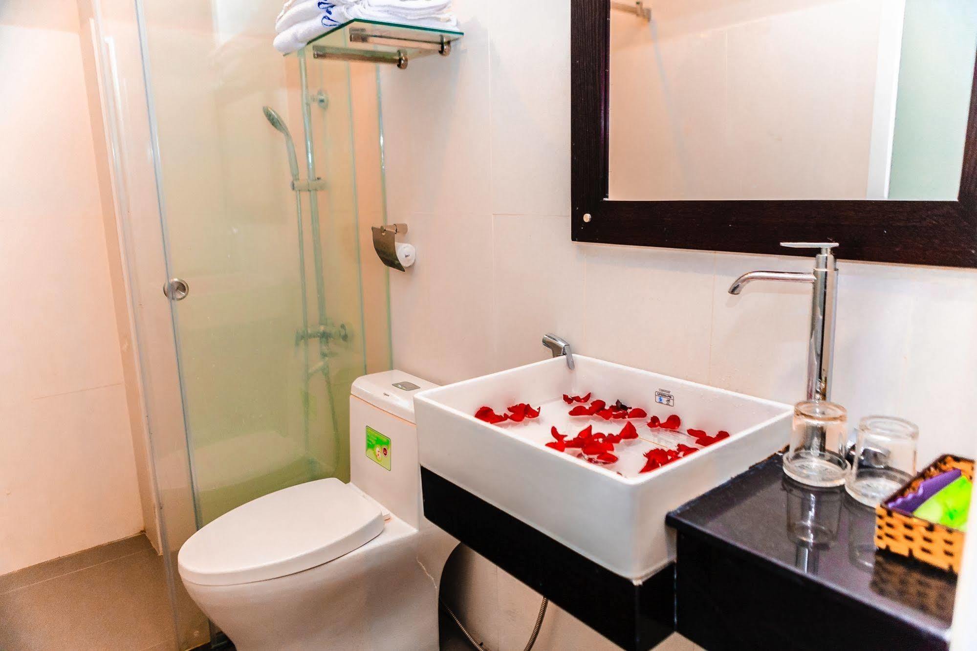 Cosmos Hotel Nha Trang By Ht Bagian luar foto